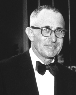 Black and white photo of Manny Stoloroff, inventor of NEUTROGENA® 